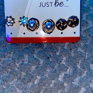 Womens earrings. 3x pairs